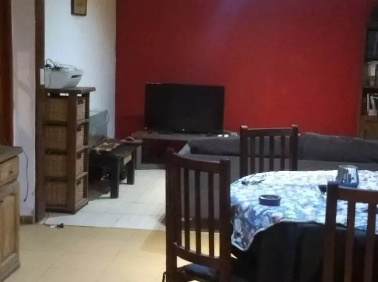 تختخواب و صبحانه Karina S House