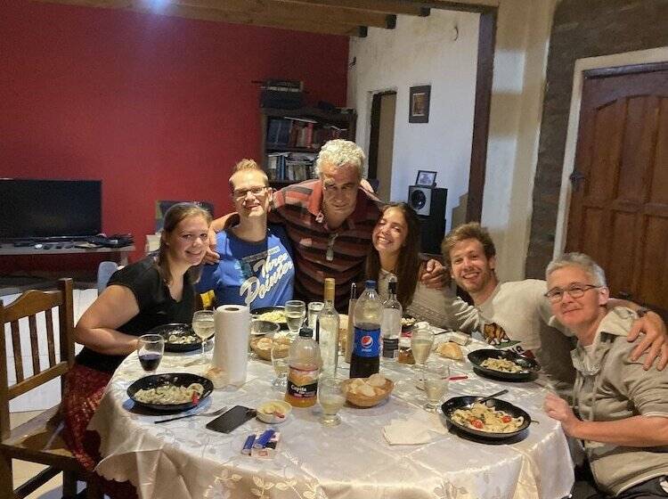 تختخواب و صبحانه Karina S House