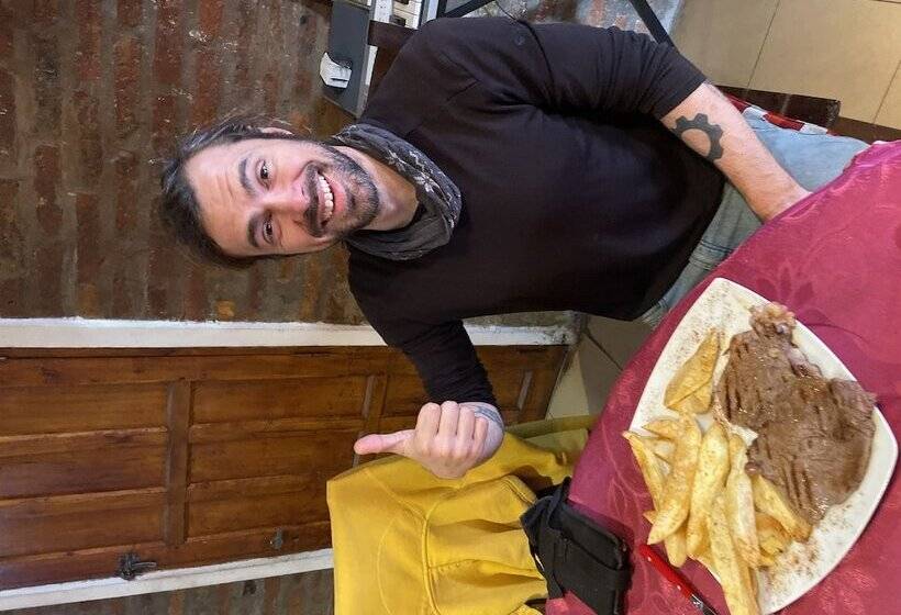 تختخواب و صبحانه Karina S House