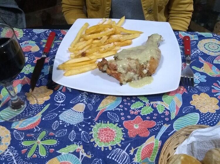 تختخواب و صبحانه Karina S House