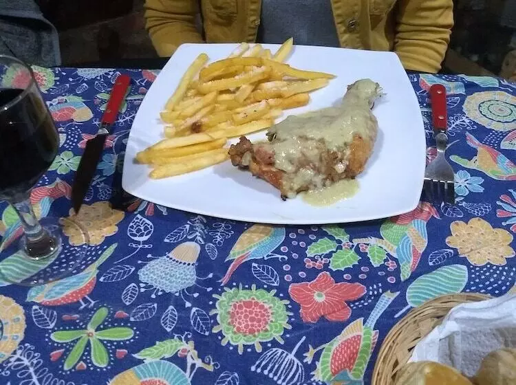 تختخواب و صبحانه Karina S House