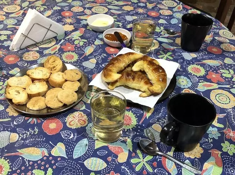 تختخواب و صبحانه Karina S House