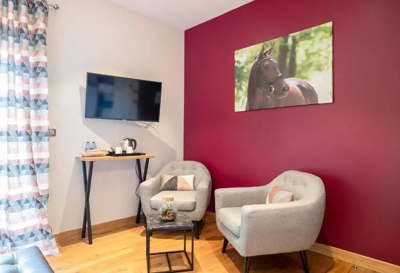 Aamiaismajoitus (B&B) Nuits Aux Sources