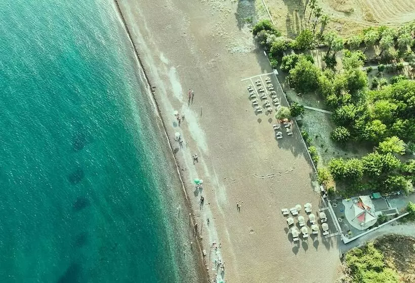 Lomakeskus Eden Bungalows And Beach