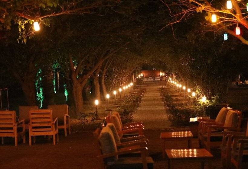 منتجع Eden Bungalows And Beach