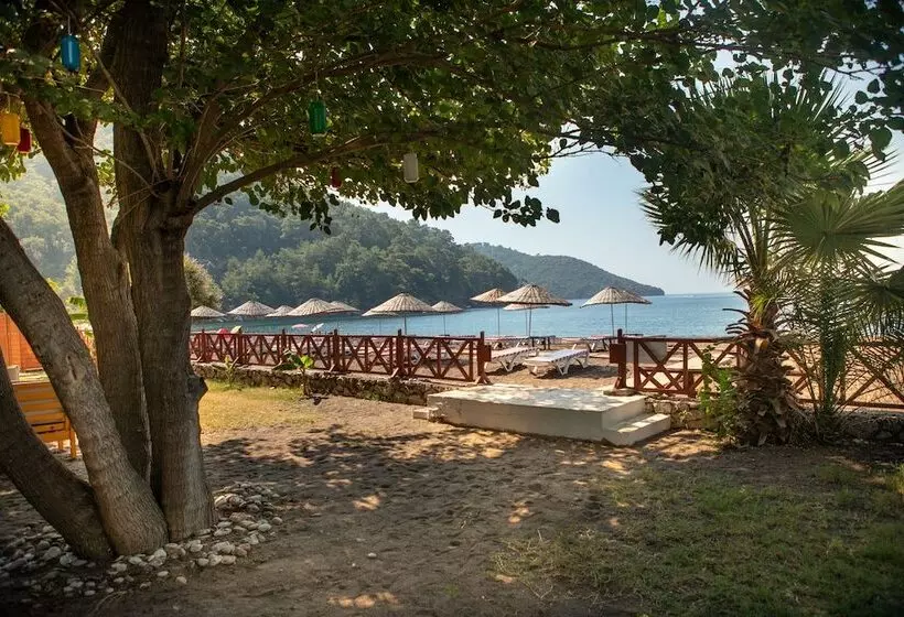 Lomakeskus Eden Bungalows And Beach