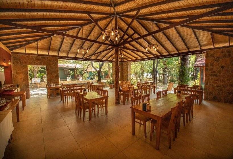 منتجع Eden Bungalows And Beach