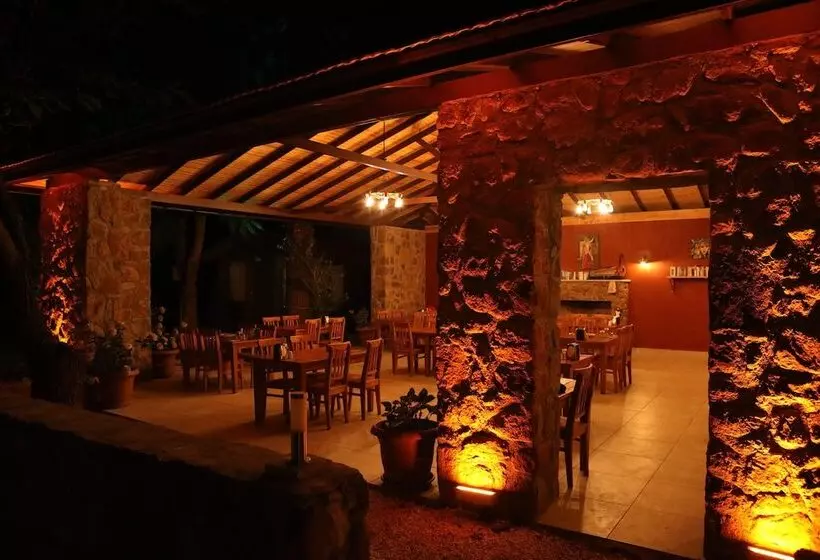 Lomakeskus Eden Bungalows And Beach