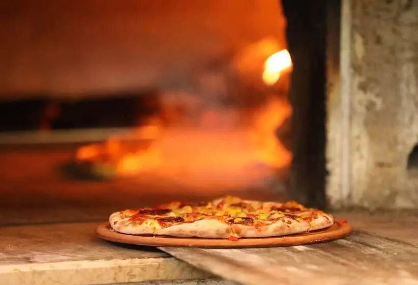 Lomakeskus Eden Bungalows And Beach