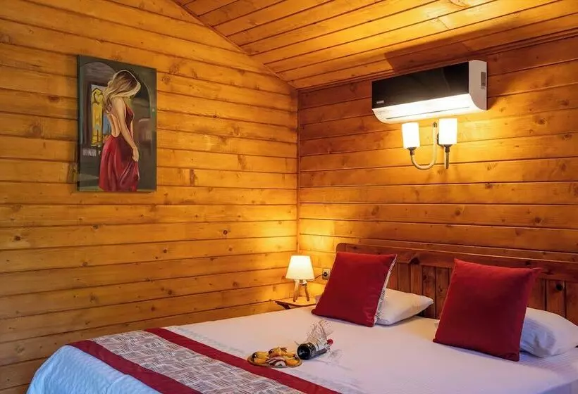 Lomakeskus Eden Bungalows And Beach