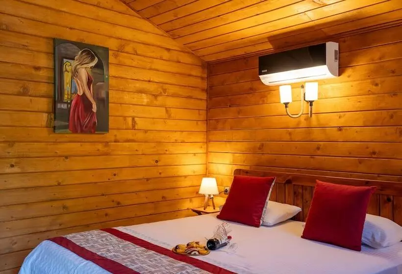 Lomakeskus Eden Bungalows And Beach