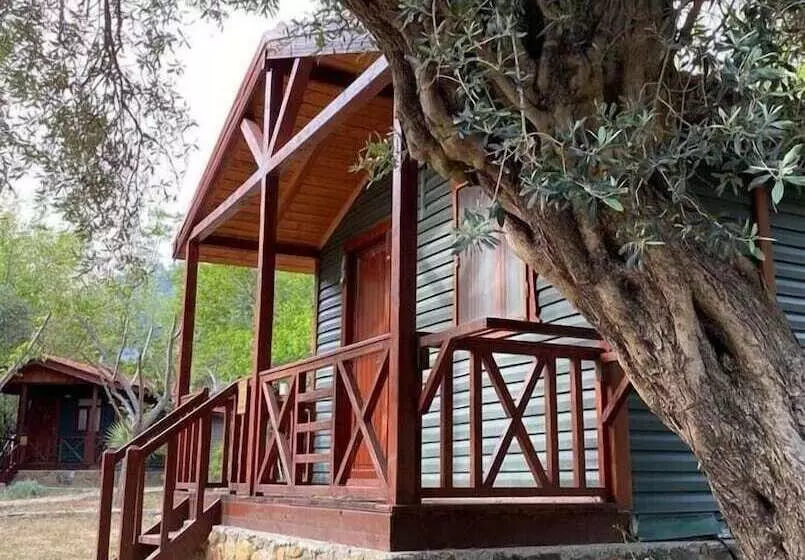 Lomakeskus Eden Bungalows And Beach