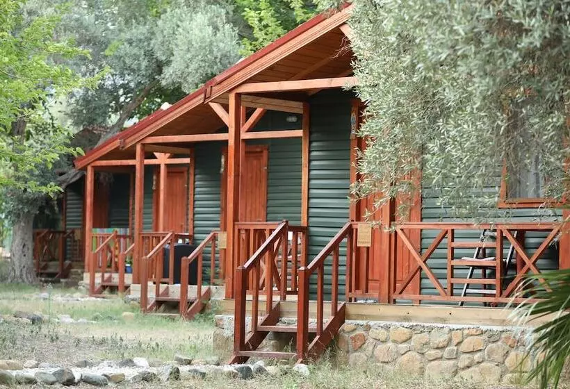 Lomakeskus Eden Bungalows And Beach