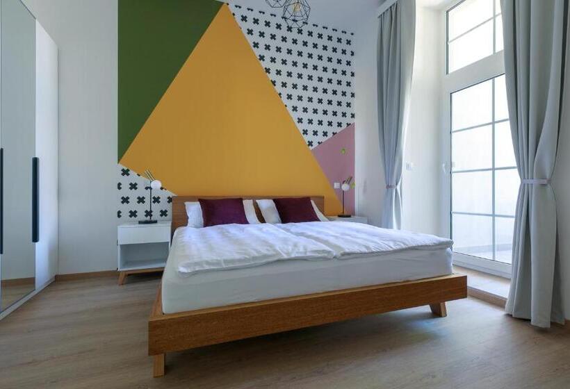 Avantgarde Apartments