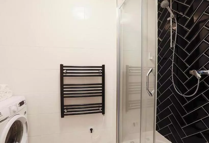 Avantgarde Apartments
