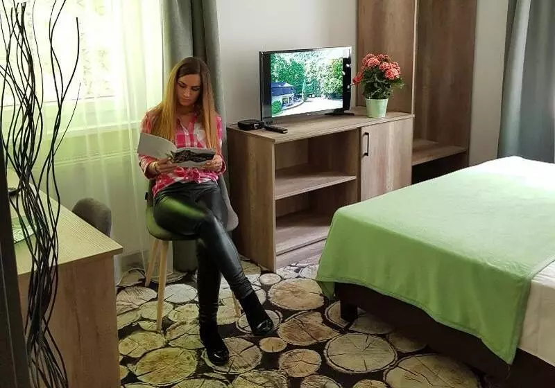 Aamiaismajoitus (B&B) Erdővarázs Panzió