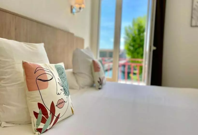 Hotelli Hôtel Les Deux Coteaux