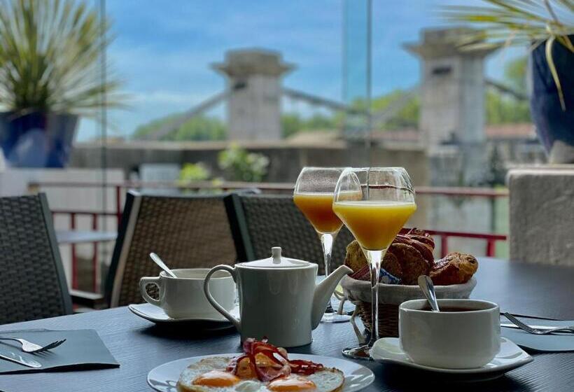 فندق Hôtel Les Deux Coteaux