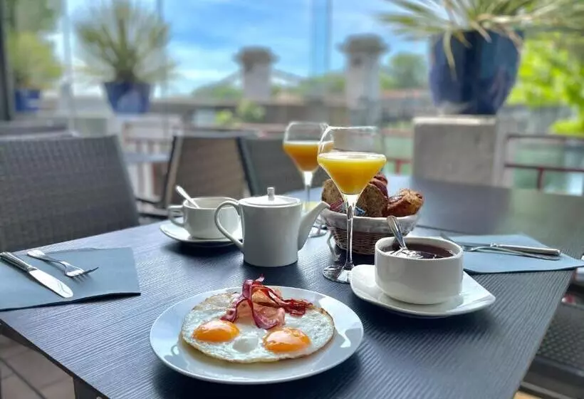 Hotelli Hôtel Les Deux Coteaux