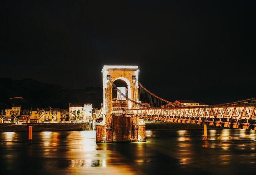 فندق Hôtel Les Deux Coteaux