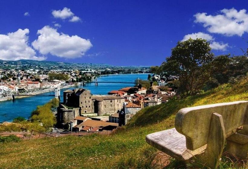 فندق Hôtel Les Deux Coteaux