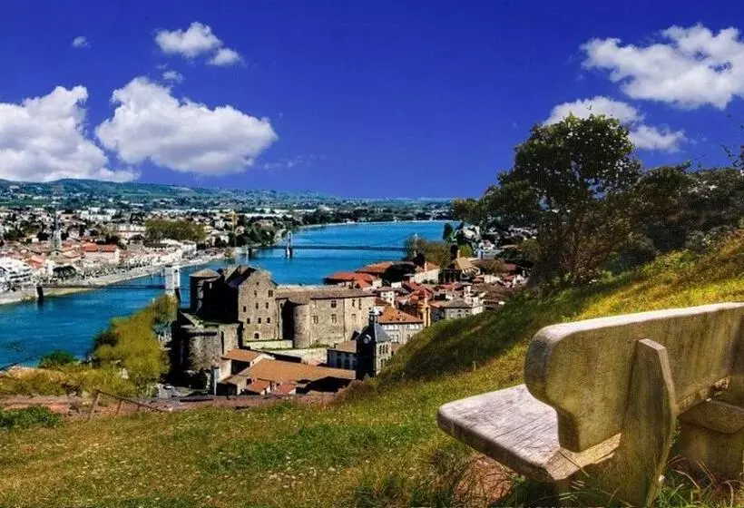 Hotelli Hôtel Les Deux Coteaux