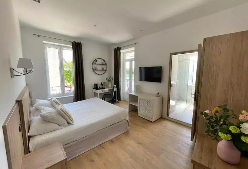 Hotelli Hôtel Les Deux Coteaux