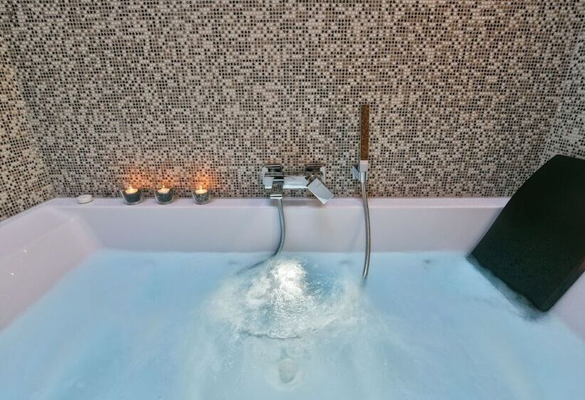 פנסיון Amnis Suites