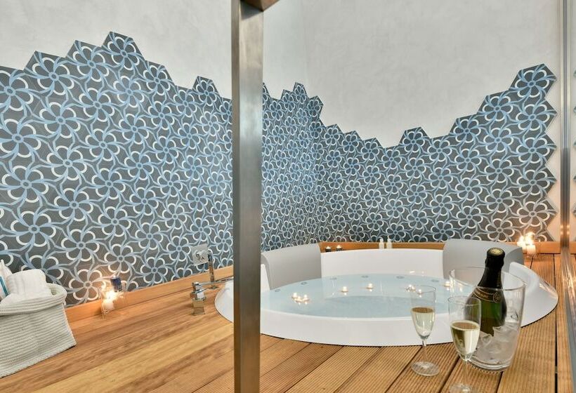 פנסיון Amnis Suites