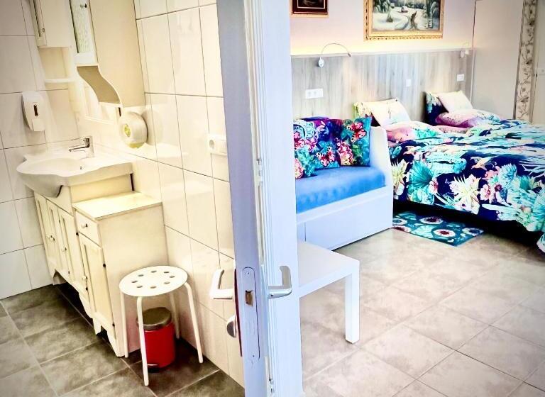 Rooi Bij De Knoptoren B&b