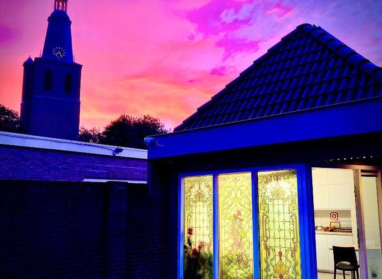 Rooi Bij De Knoptoren B&b