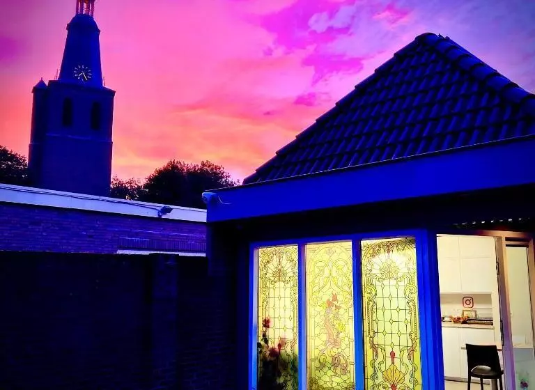 Rooi Bij De Knoptoren B&b