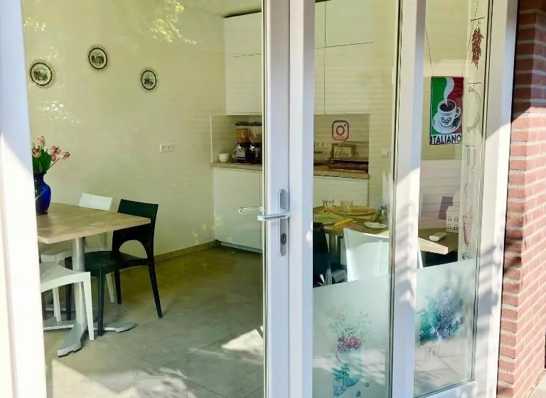 Rooi Bij De Knoptoren B&b