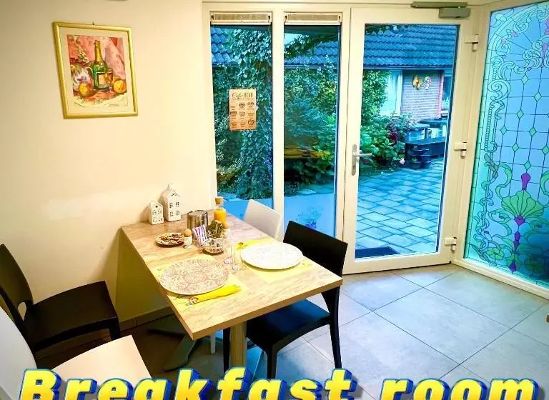 Rooi Bij De Knoptoren B&b