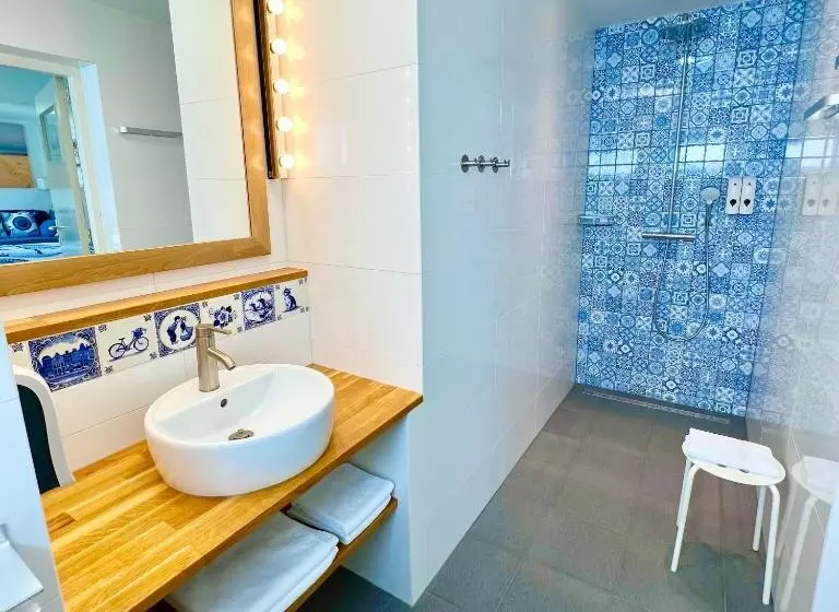 Rooi Bij De Knoptoren B&b