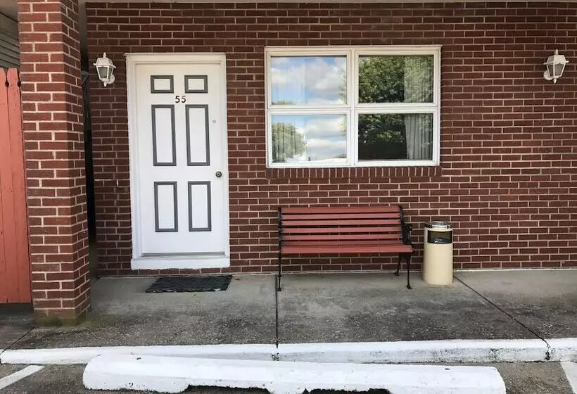 Colonial Hotel Motel