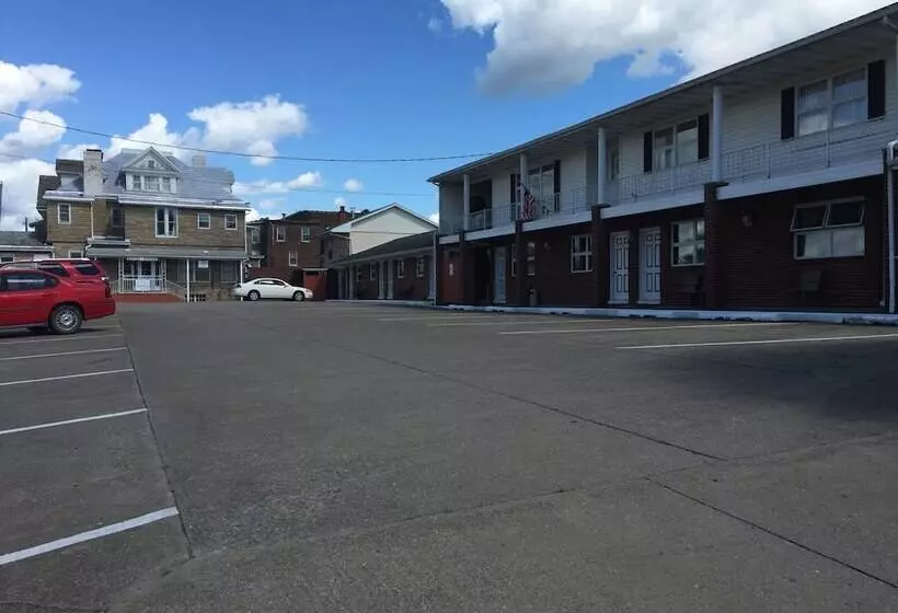 Colonial Hotel Motel