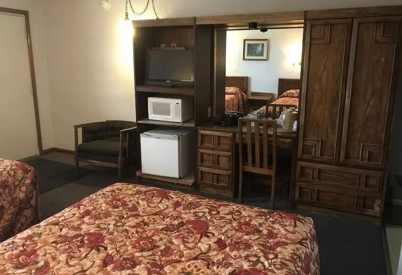 Colonial Hotel Motel