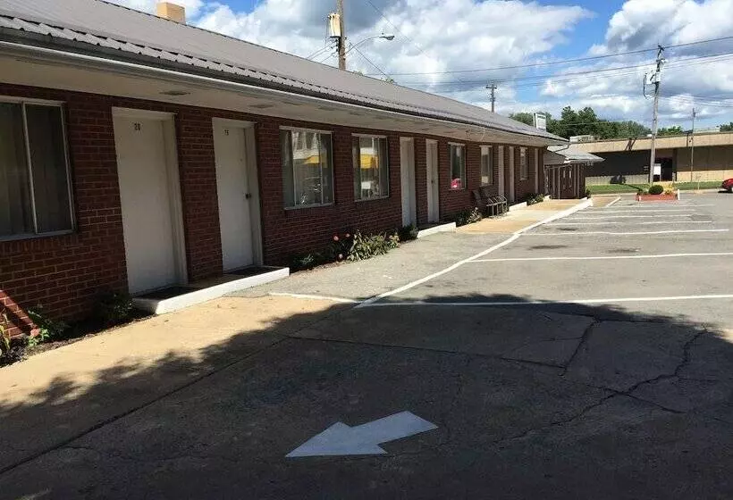 Colonial Hotel Motel