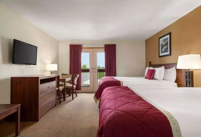 ホテル Baymont By Wyndham Cortez