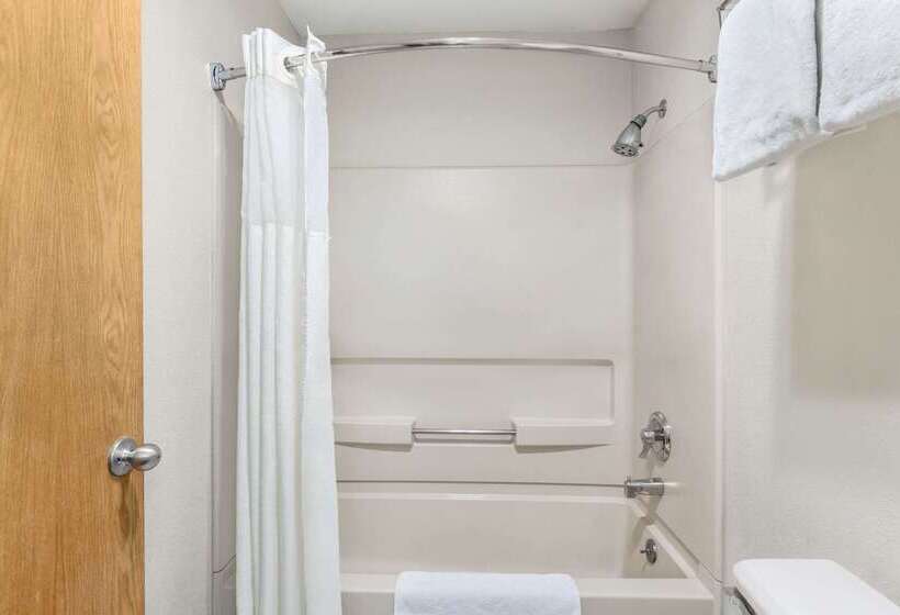 هتل Baymont By Wyndham Cortez