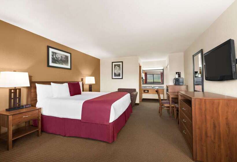 هتل Baymont By Wyndham Cortez