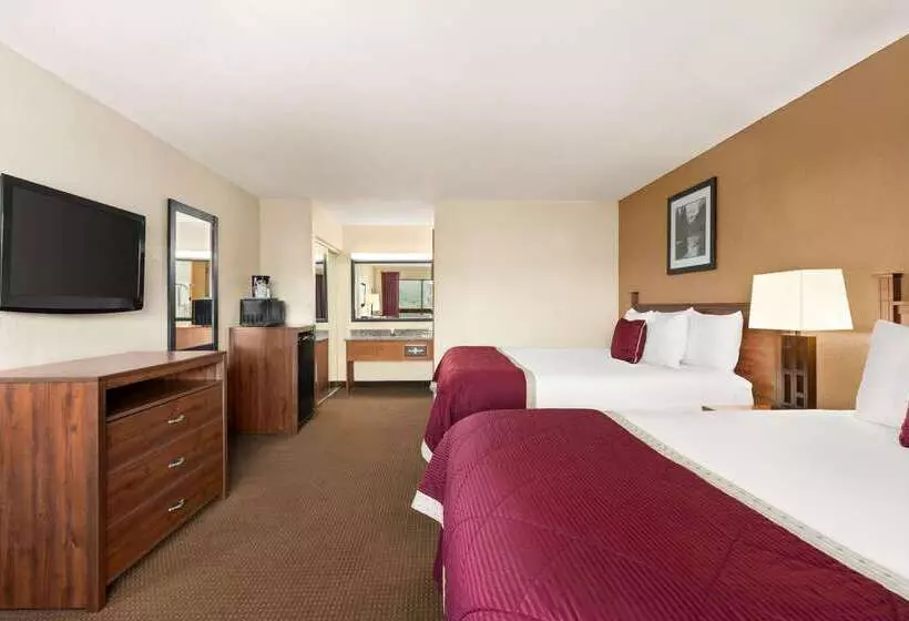 ホテル Baymont By Wyndham Cortez