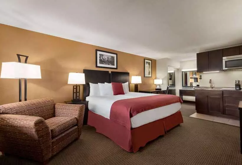 ホテル Baymont By Wyndham Cortez