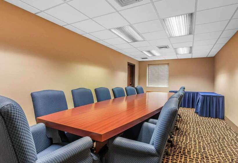 فندق Comfort Inn Cleveland Airport