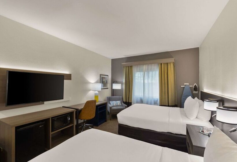 هتل Comfort Inn & Suites