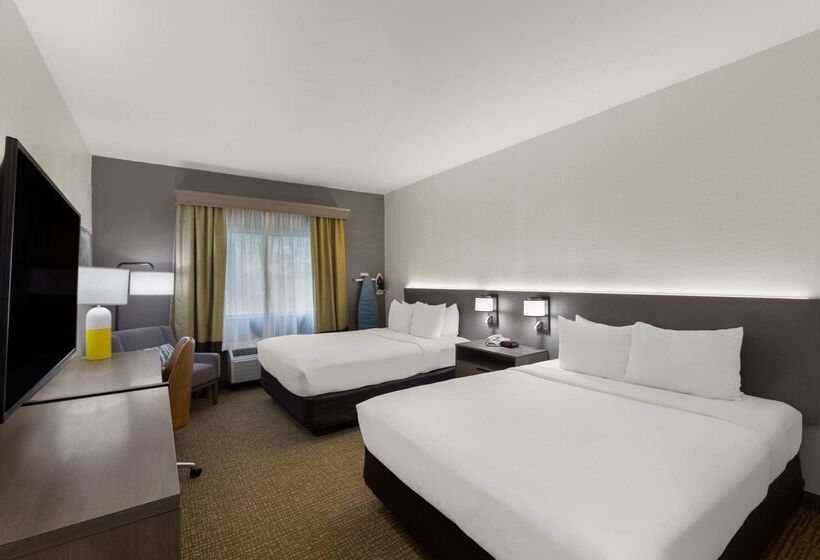 هتل Comfort Inn & Suites