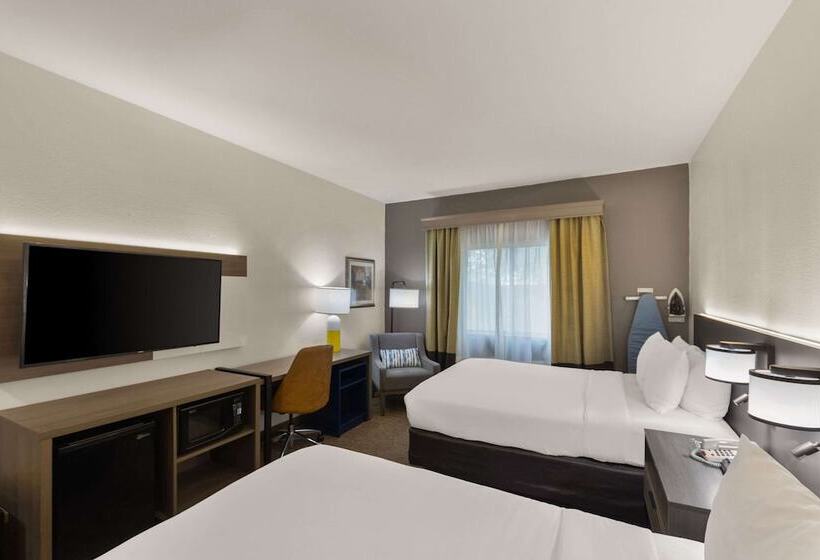 هتل Comfort Inn & Suites