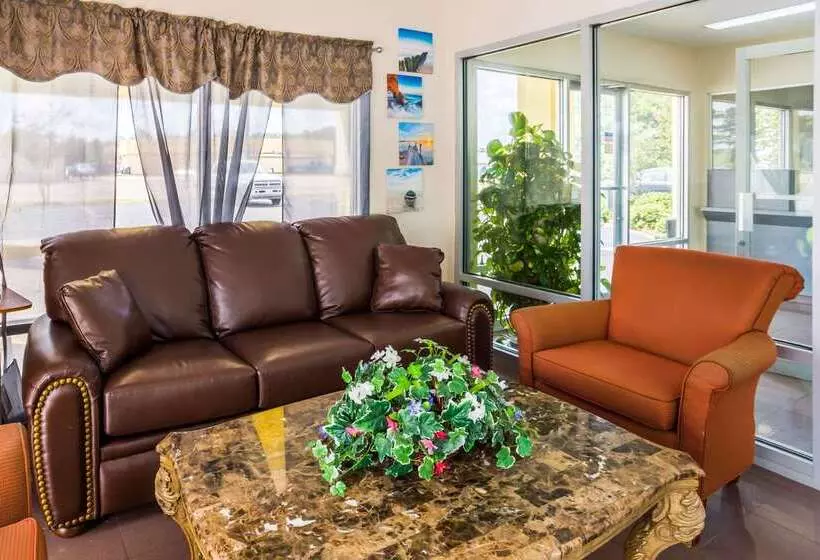 Отель Econo Lodge