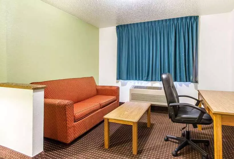 ホテル Econo Lodge & Suites